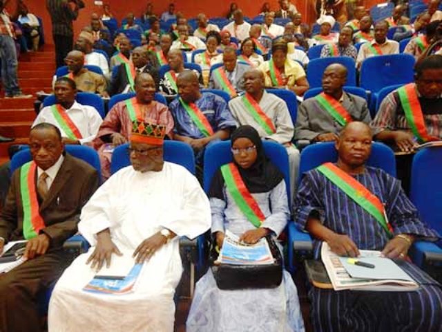 Des députés du CNT lors du discours du premier ministre Zida sur l'état de la nation burkinabè sous la transition.